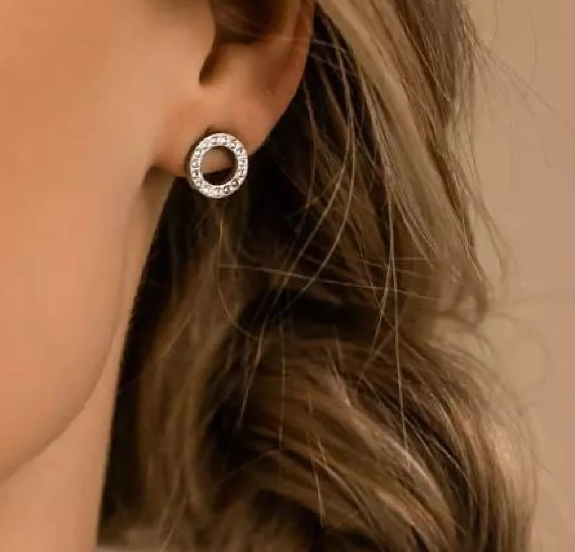 Blomdahl Örhängen NT Brilliance Puck Hollow 10 mm Crystal 1 par