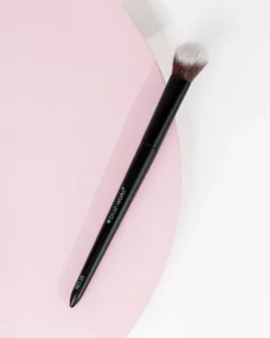 Brushworks No. 25 Brightening Concealer Brush