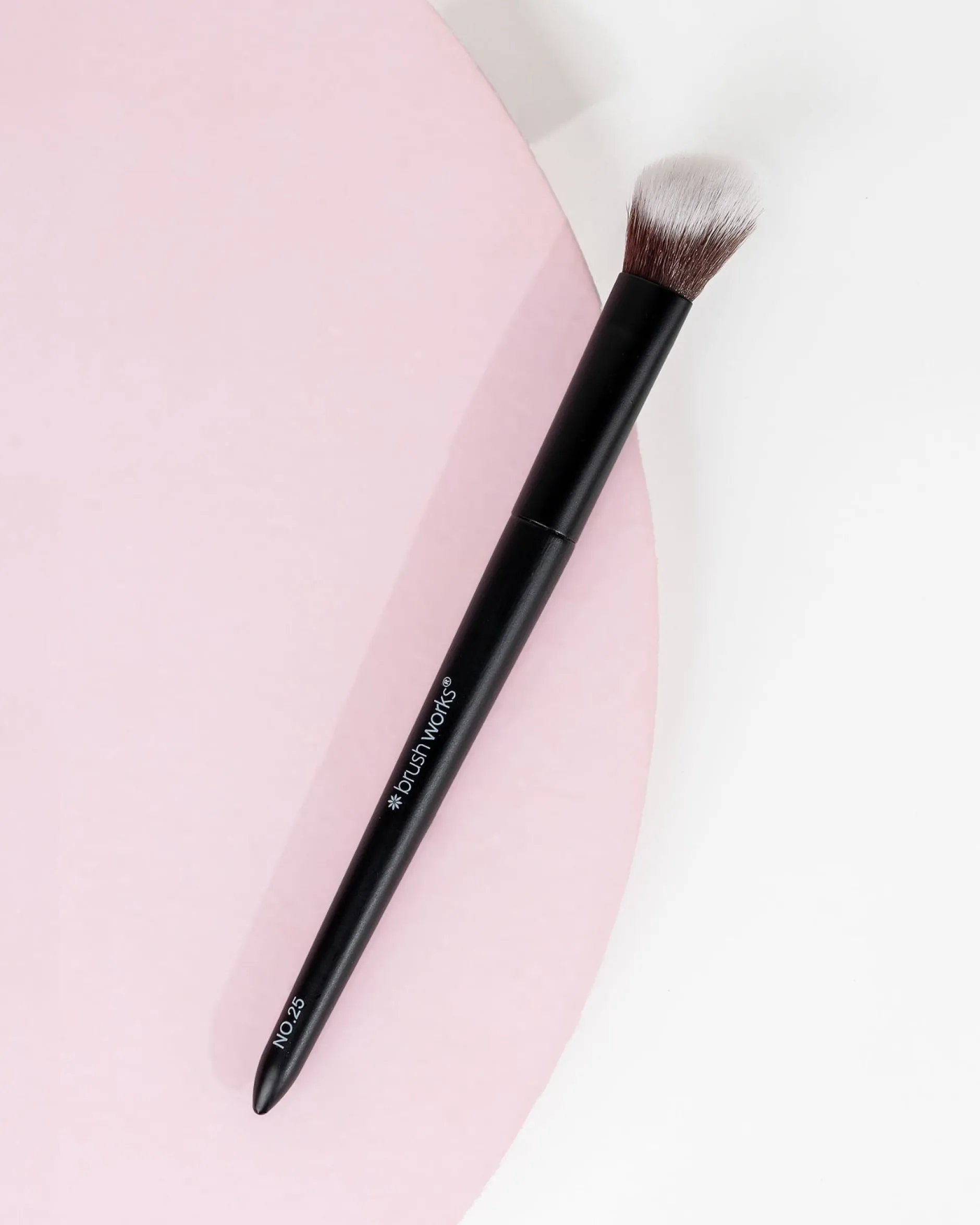 Brushworks No. 25 Brightening Concealer Brush