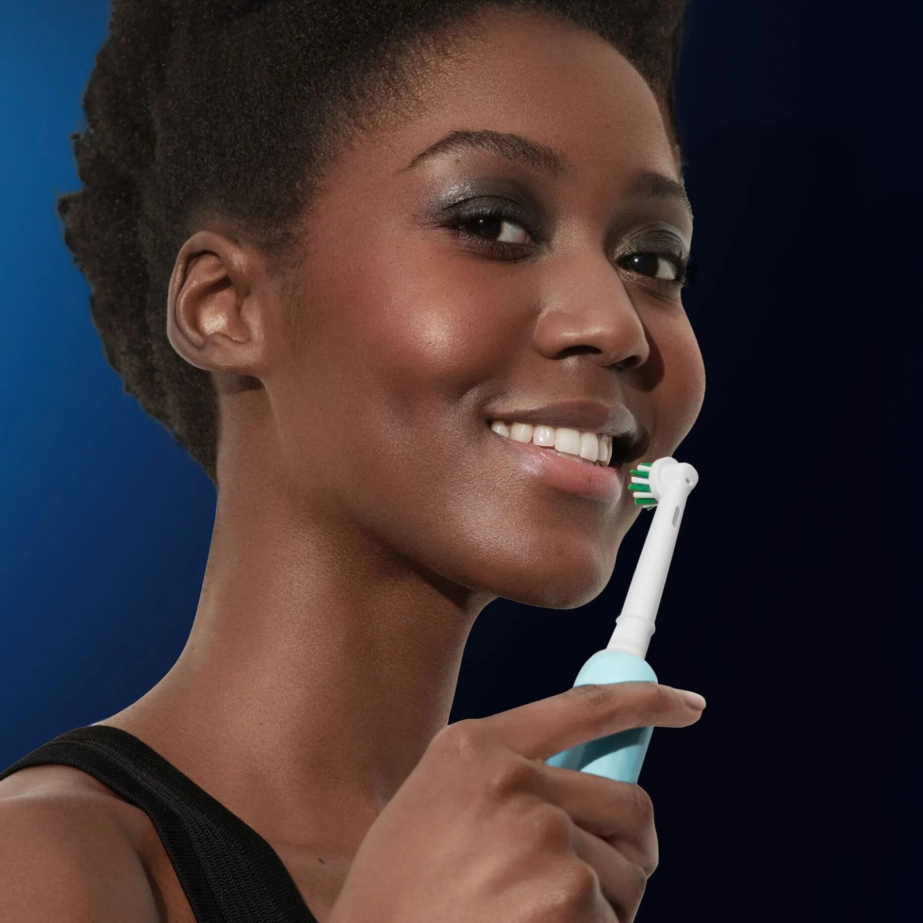 Oral - B Pro 1, Blå eltandborste med 2 huvuden