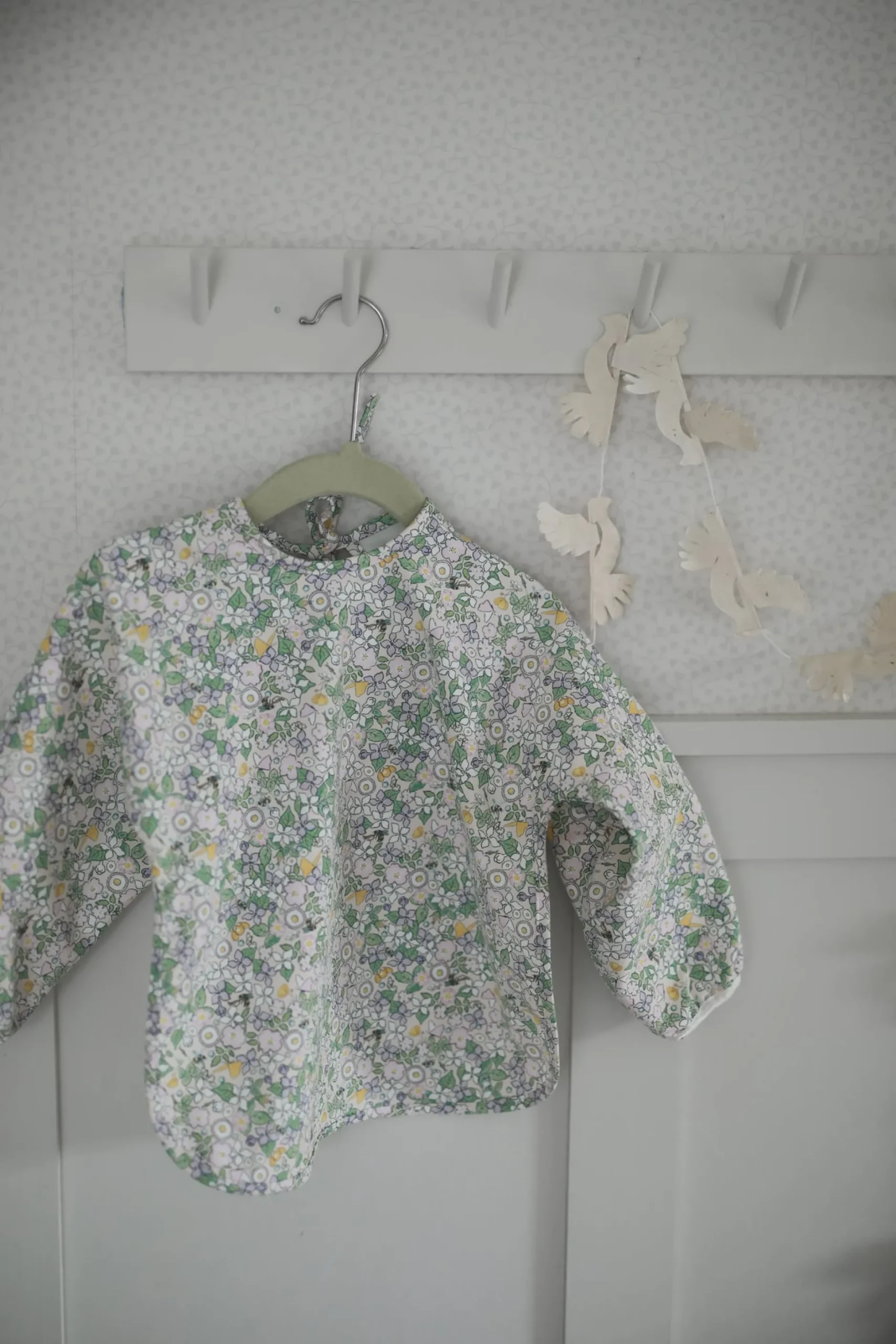 Rätt Start, Elsa Beskow Blomsterfesten Haklapp med ärm 1st