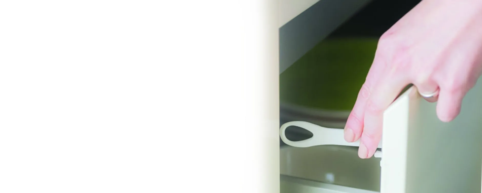 Safe & Care SureCatch Självhäftande Nedre Lådlås SC801 Vit