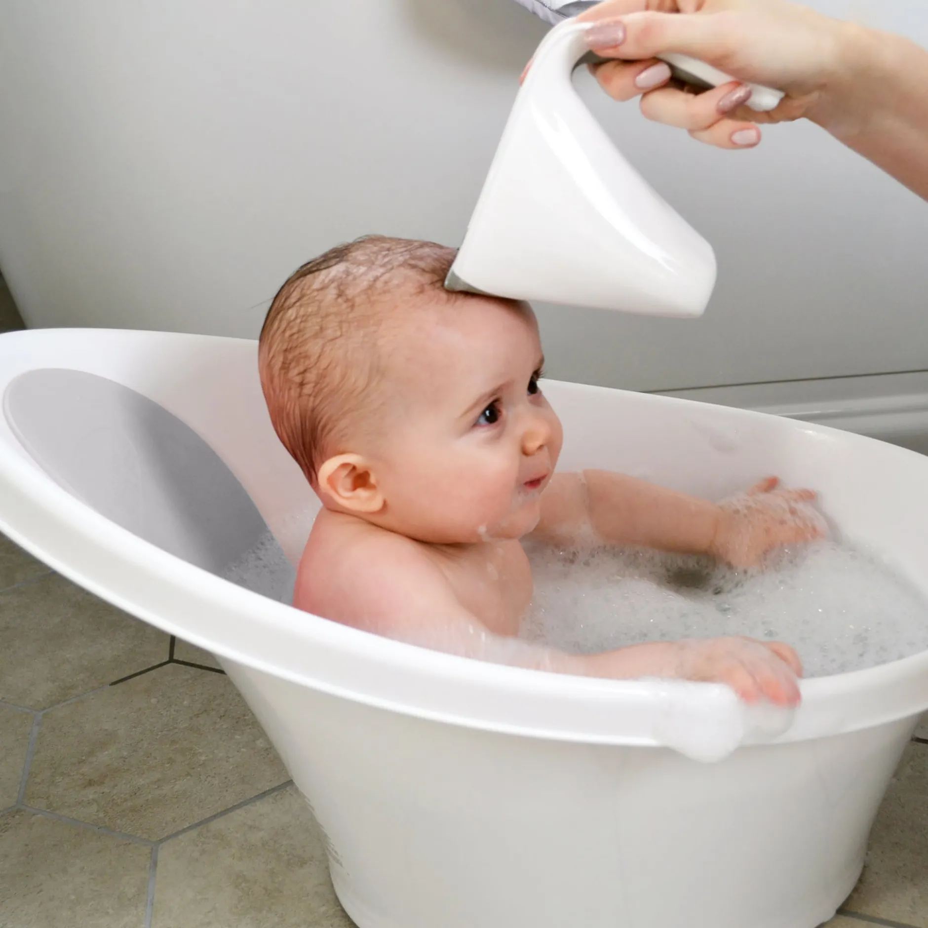 SHNUGGLE Bath Jug Washy White