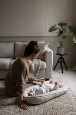 Vinter & Bloom Meadow Baby Sleep Nest Soft Sand 1 st